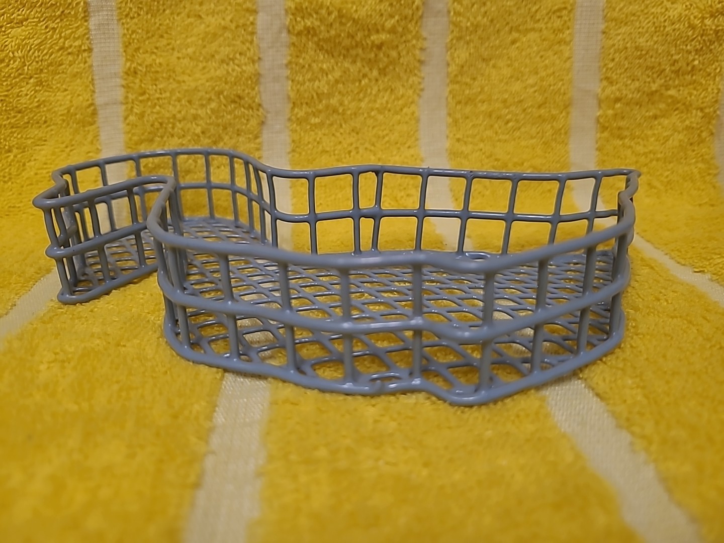 Duck Shaped Wire Basket Can Hang On Wall
