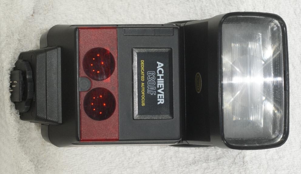 Achiever 630AF Autofocus shoe mount flash for Nikon AF, NEW, open box