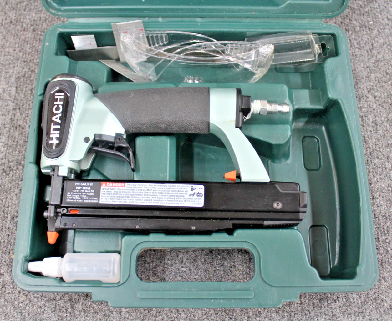 Hitachi Pneumatic 1-3/8" Pin Nailer NP35A w/ Hard Case (Preowned)