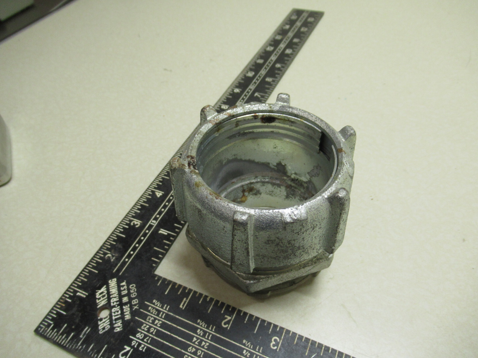 Thomas & Betts 8621 Connector 2" Threadless Straight