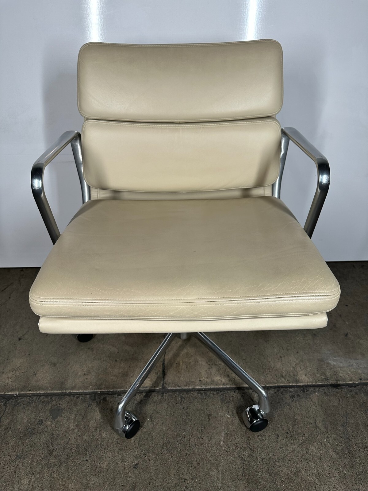 Authentic Herman Miller Soft Pad Group Management Chair