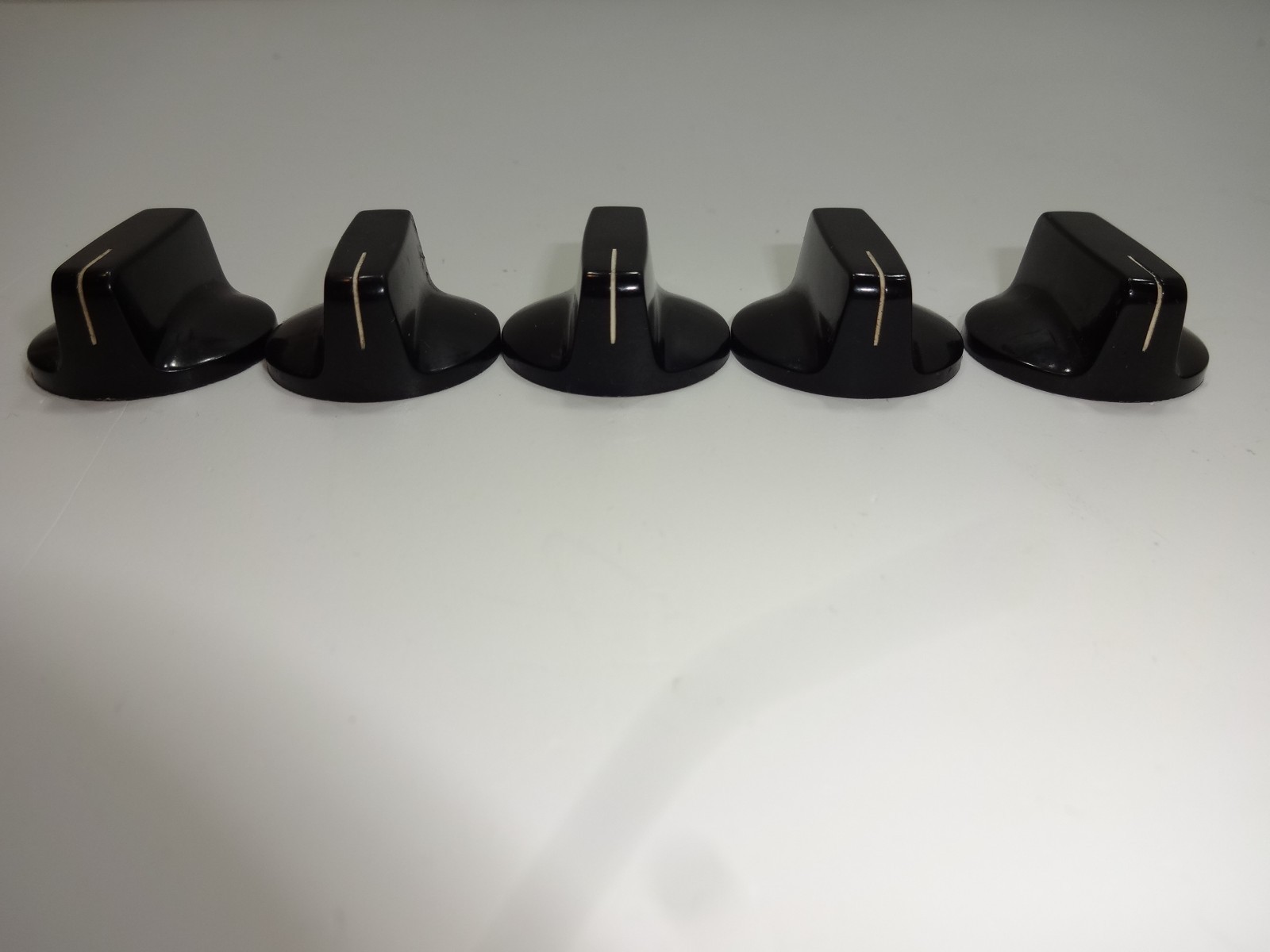 Lot of 25+10 Vintage Bakelite Daka-Ware Knobs 10 Chicken Head