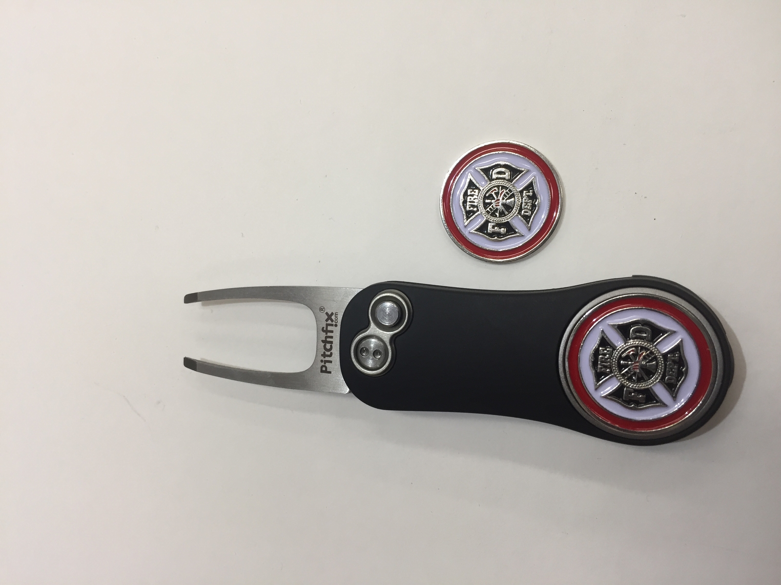 Pitchfix Hybrid 2.0 Switchblade Divot Tool with 2 Fire Dept. Markers