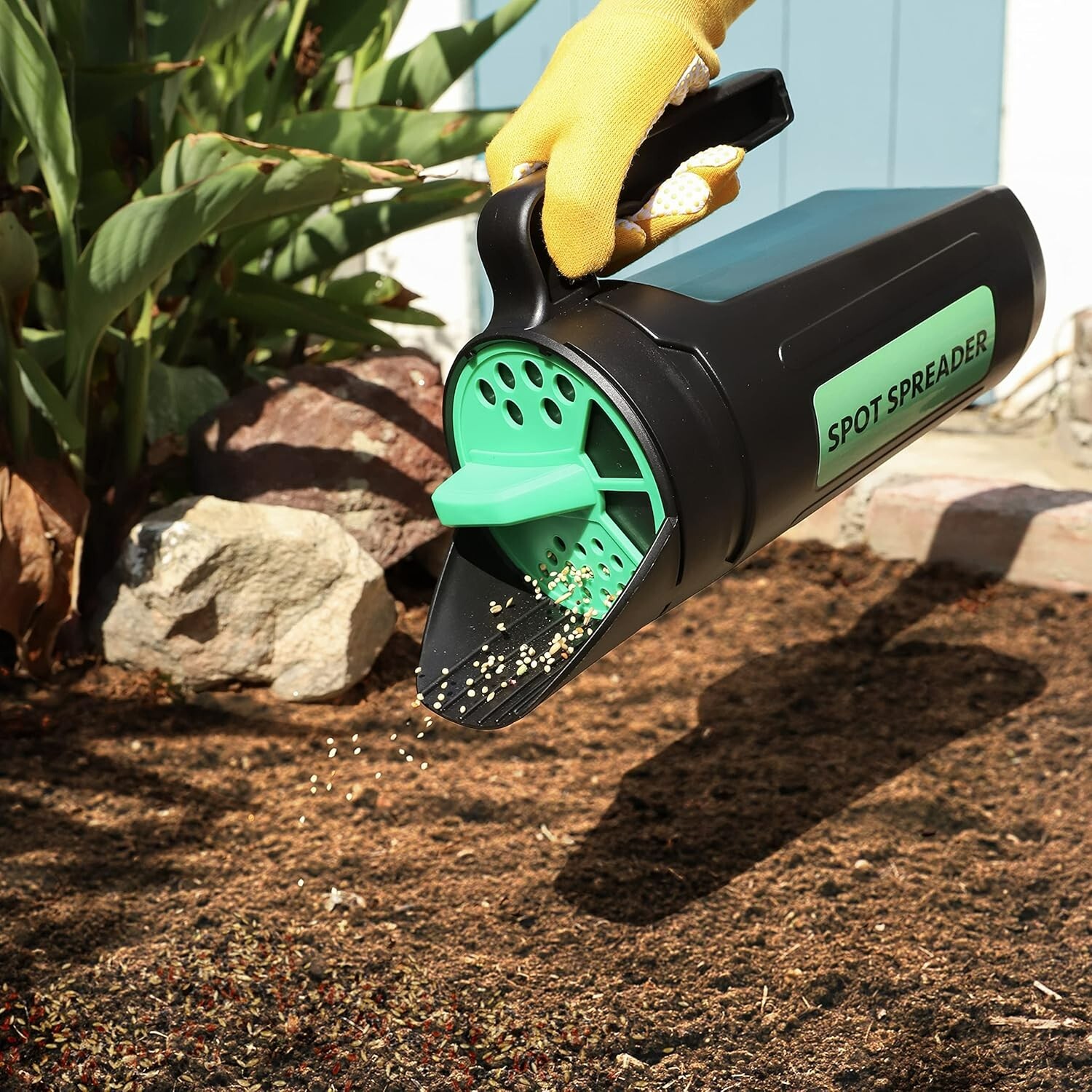 Commercial-Grade Seed and Salt Spreader: 80 Oz Lightweight Efficient Design