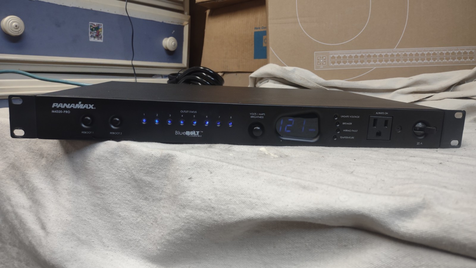 Panamax M4320-PRO BlueBolt 20 AMP Power Conditioner Surge Protector Working