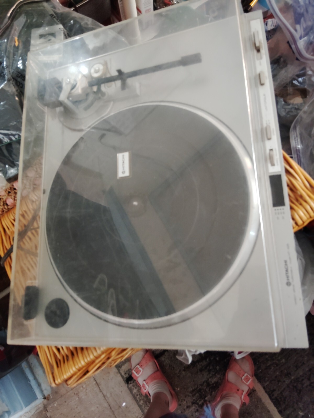 Hitachi Turntable