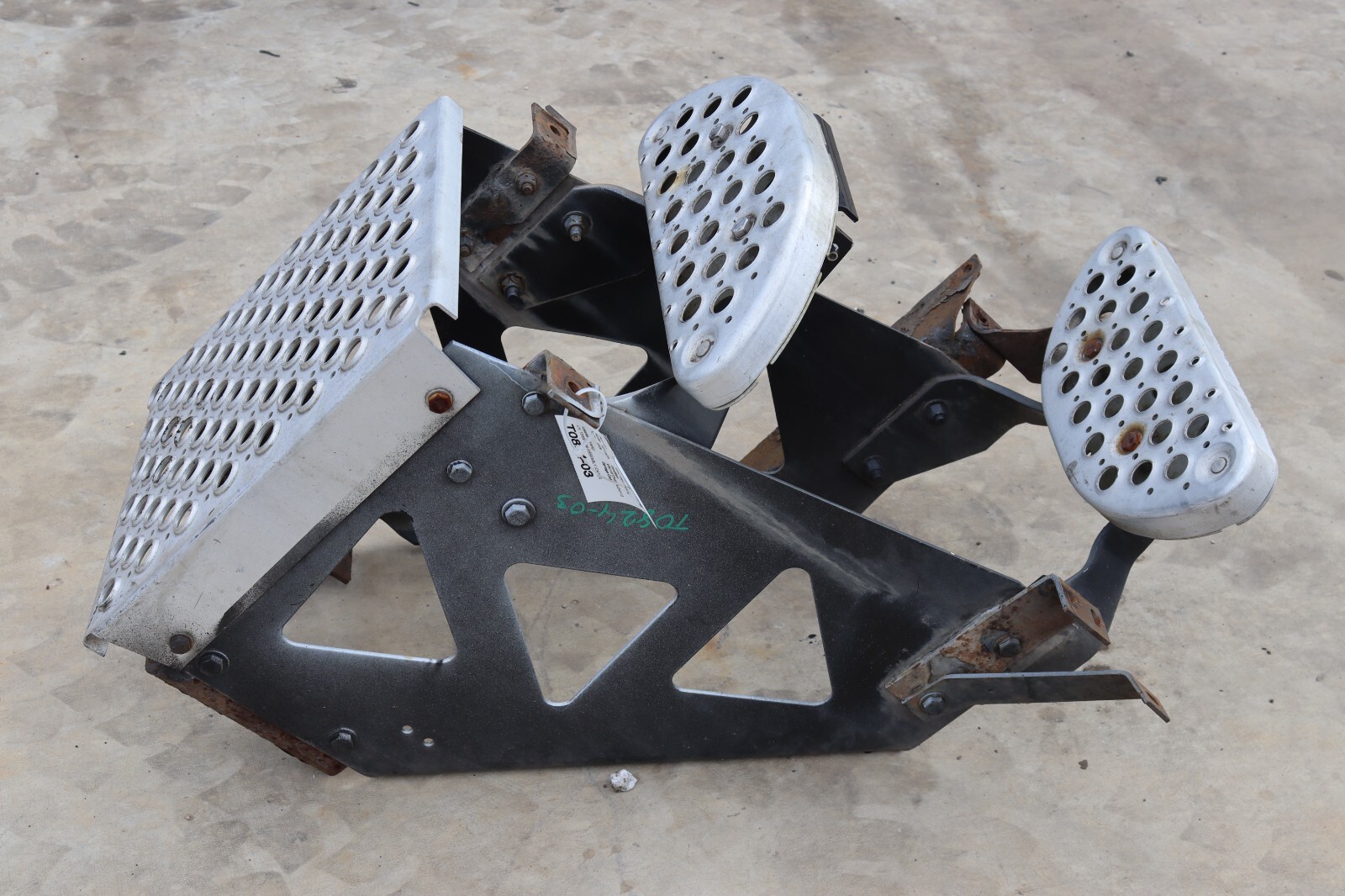 1996-2010 KENWORTH T2000 LEFT DRIVER SIDE FAIRING STEP FRAME OEM