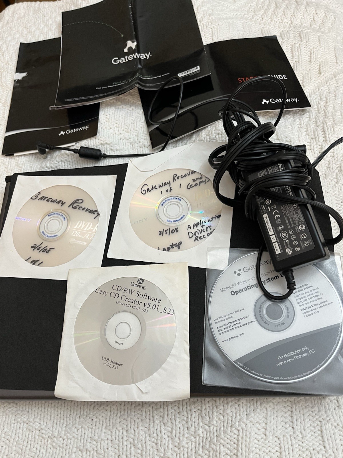 Gateway Laptop Vista Booklets, Original Operating Disc , Cord, Charger