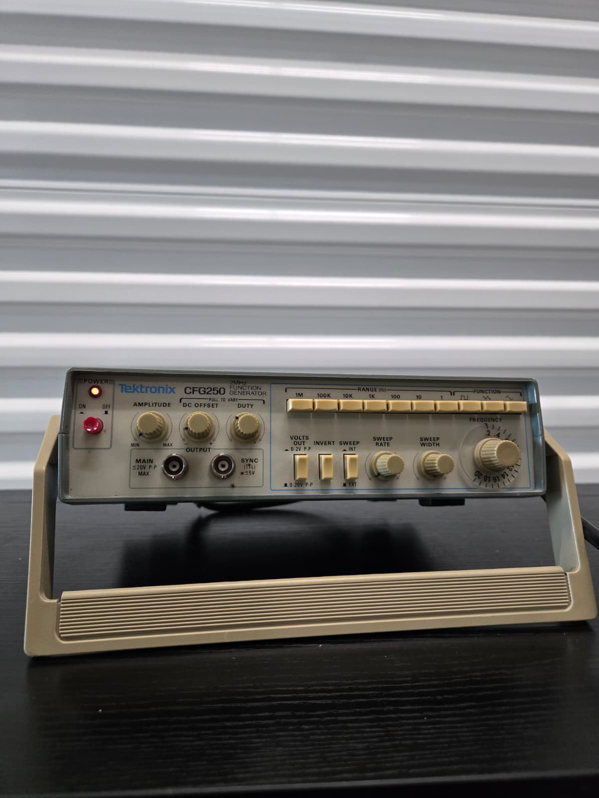 Tektronix CFG250 0.2Hz - 2MHz Function Generator - FREE SHIPPING
