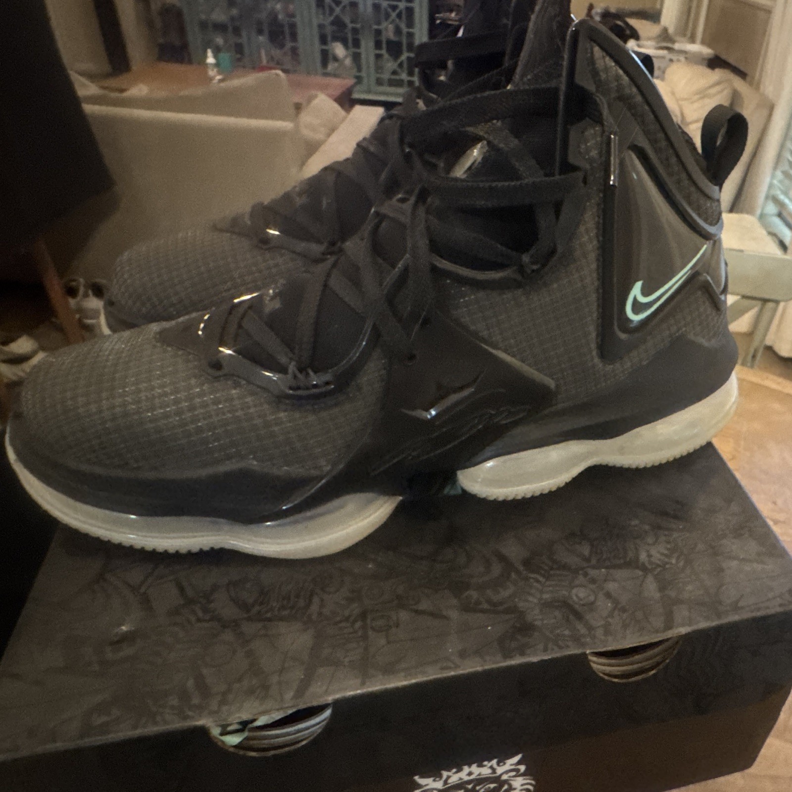 Nike LeBron 19 "Black Green Glow size 12