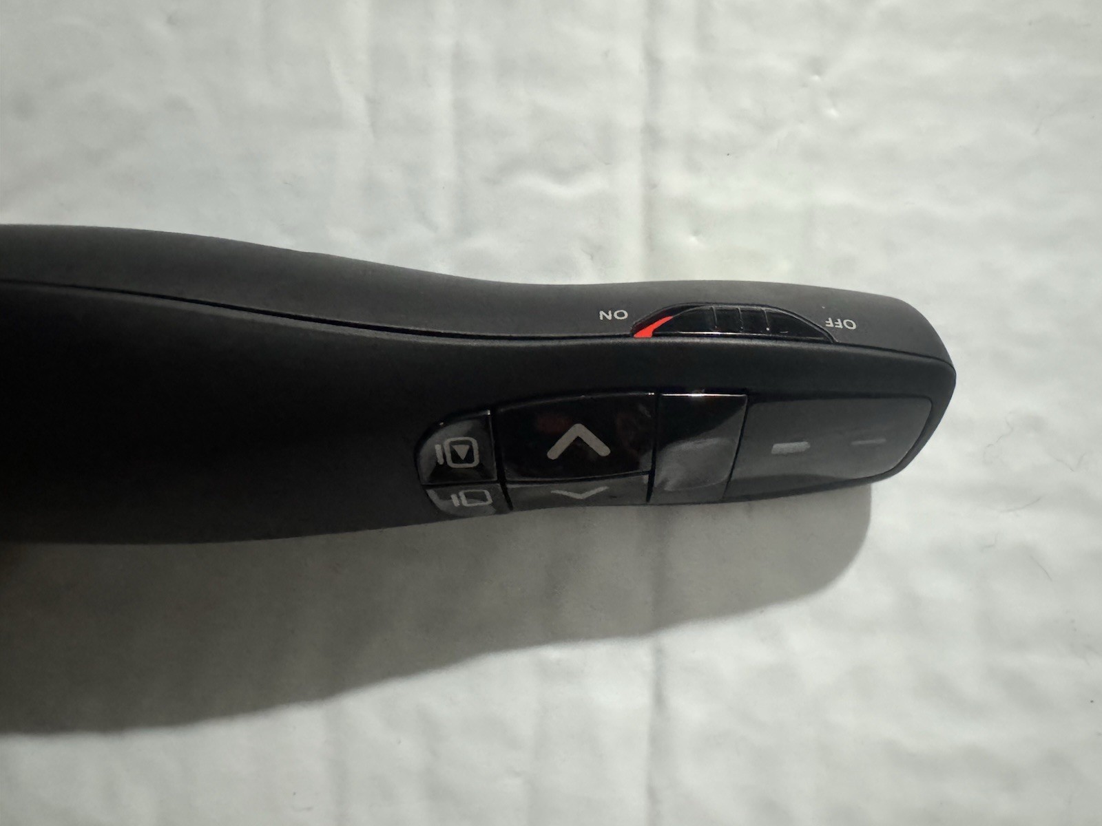 Logitech R400 Wireless Laser Pointer Presentation Remote with USB & Case Black