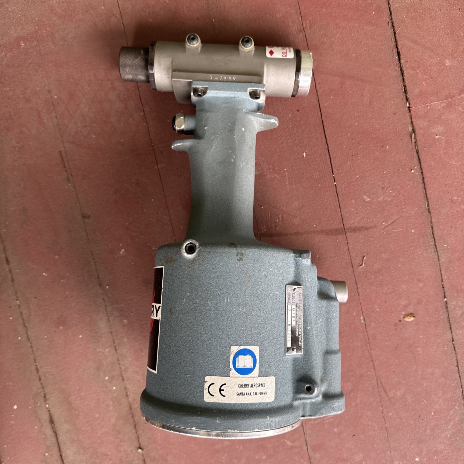 Cherry G784 Cherrylock Riveter - pneumatic rivet gun