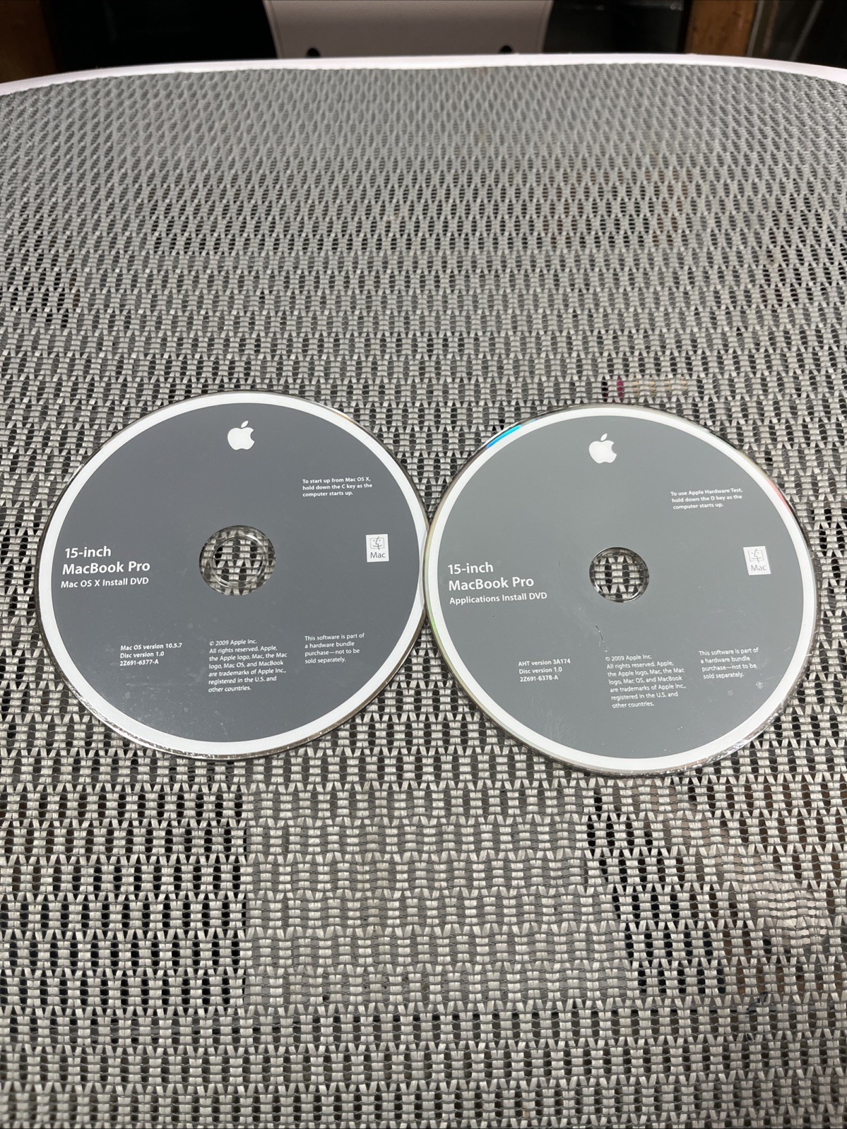 Apple 15-inch MacBook Pro Mac OS X 10.6 Install Applications 2 Disc DVD