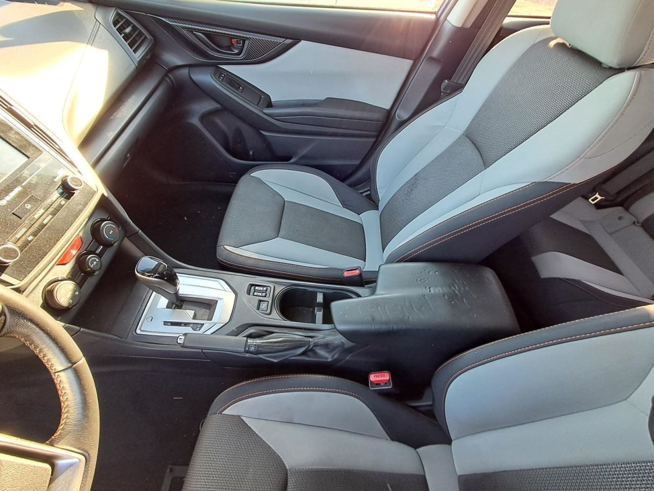 XV CROSST 2018 Glove Box 4856277