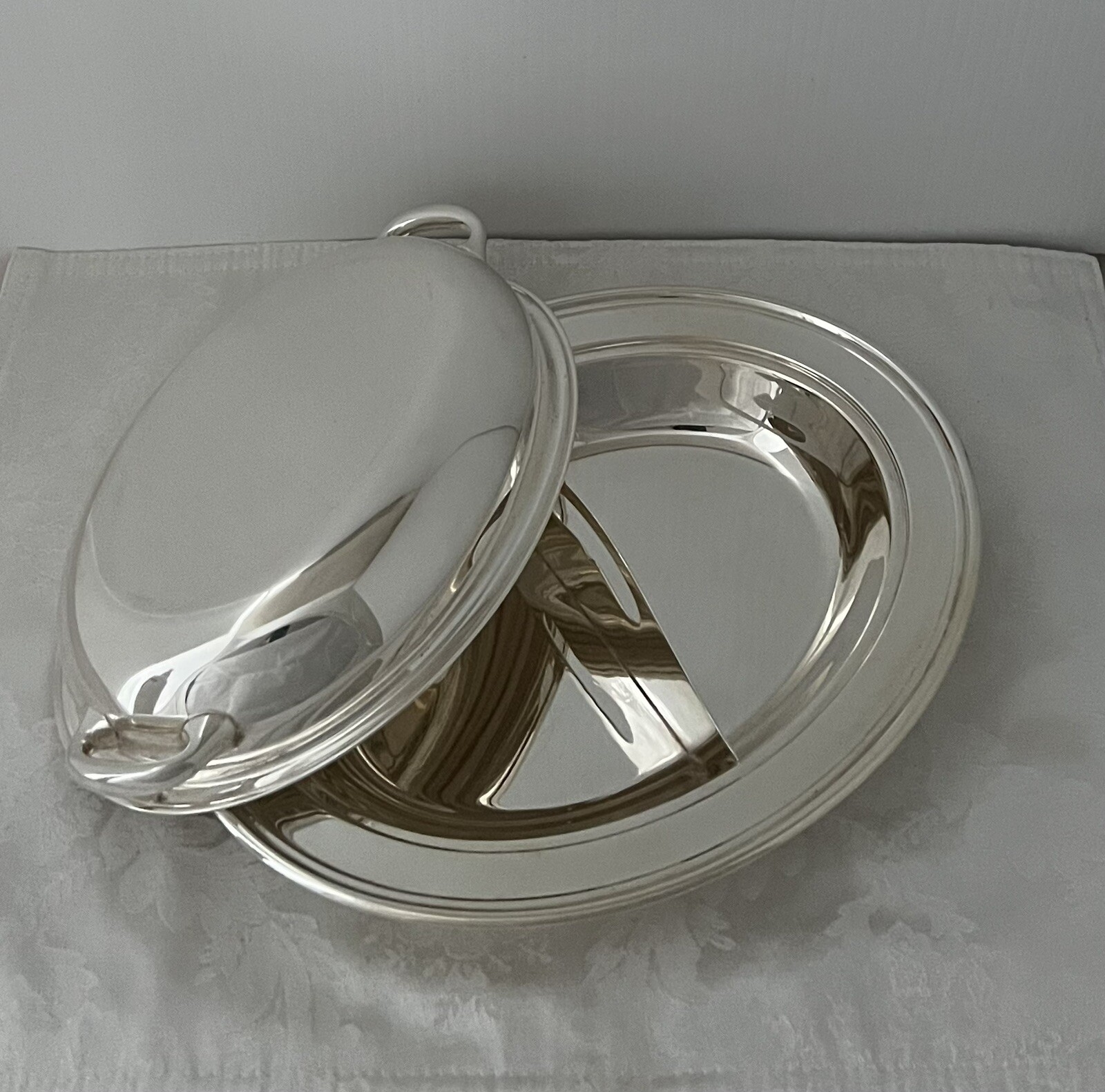 Middletown Silverware Silver Plate 11” Covered Divided Serving Dish • USA