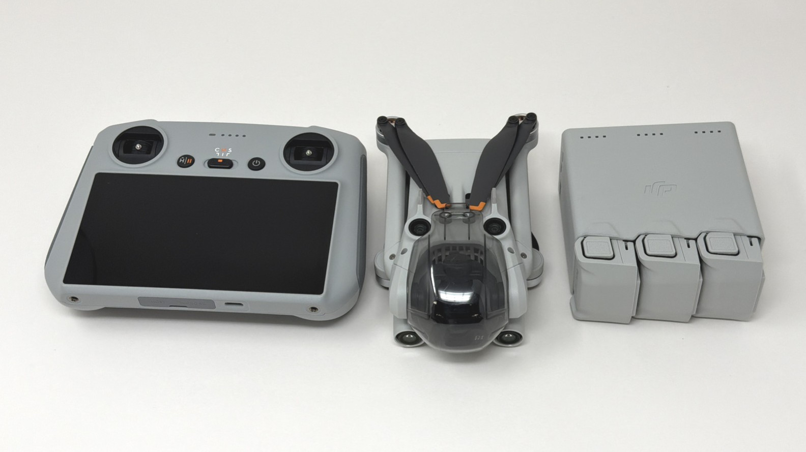 DJI Mini 3 Pro With Remote Controller 5.5 Inch HD With 3 Batteries Excellent