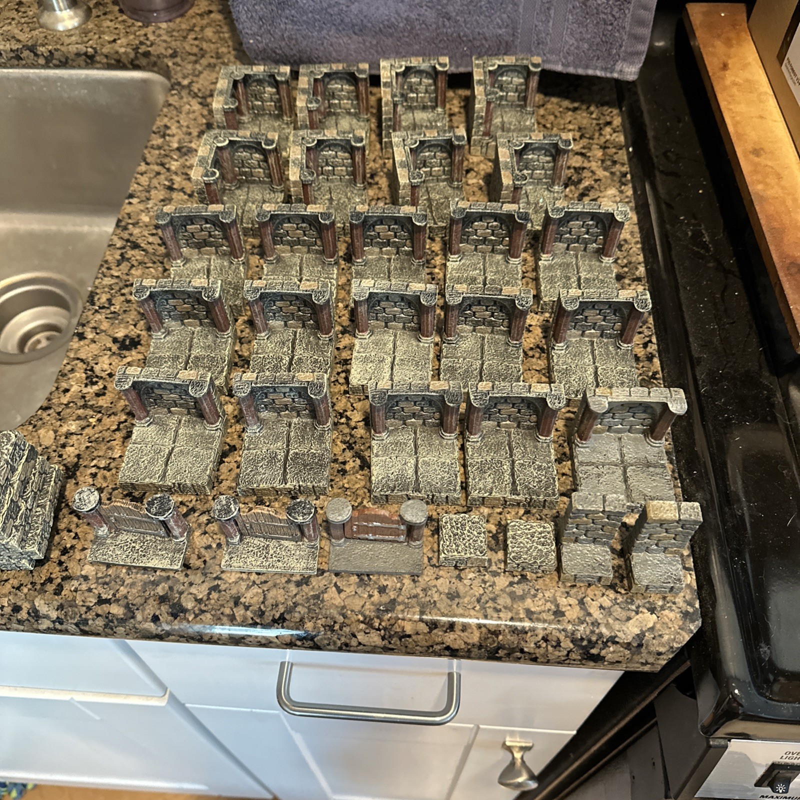 Dwarven Forge Vaulted Dungeon, Core Set Factory Painted ￼