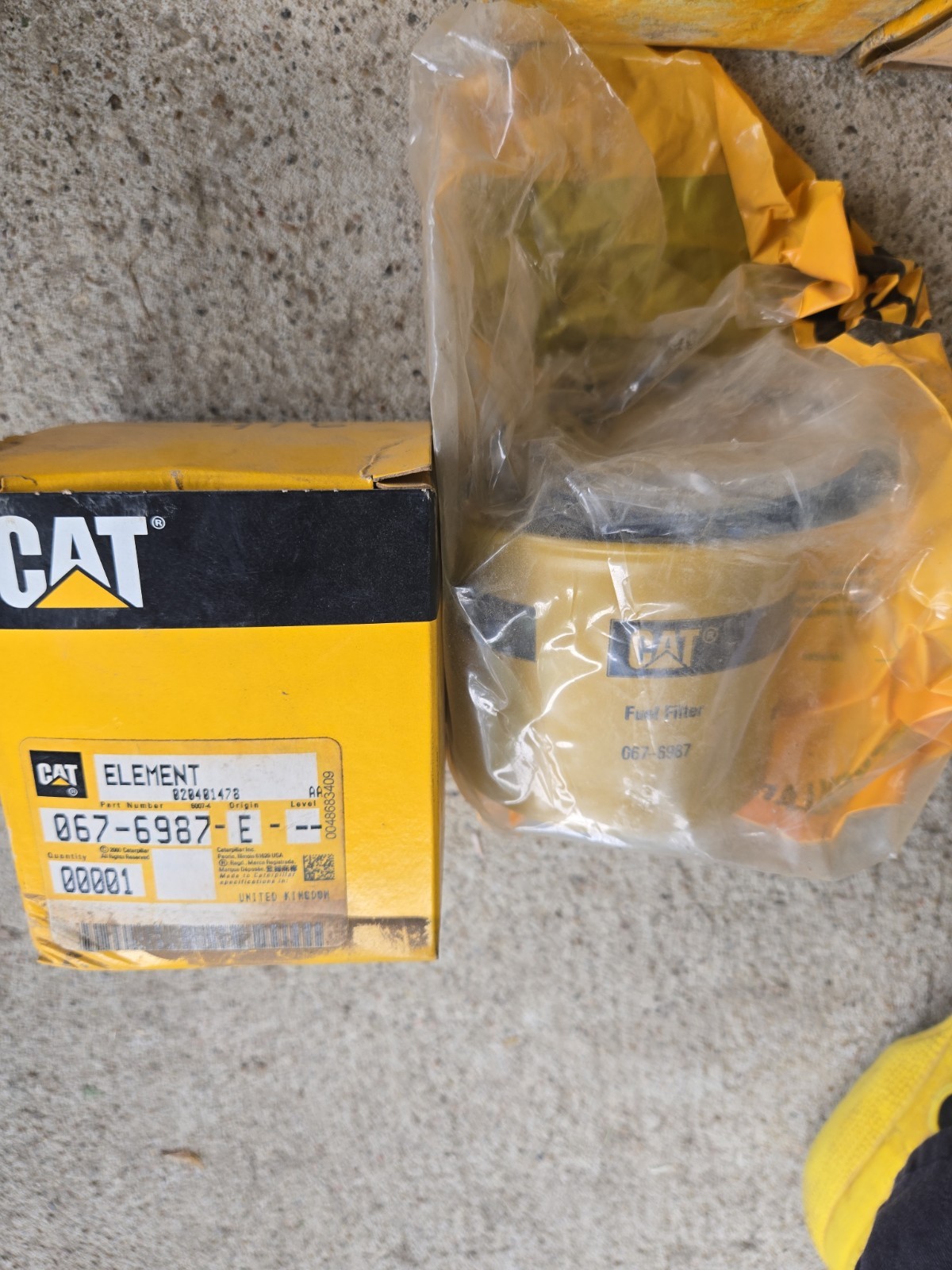 067-6987   Genuine  OEM  CAT   FUEL FILTER   CATERPILLAR  0676987