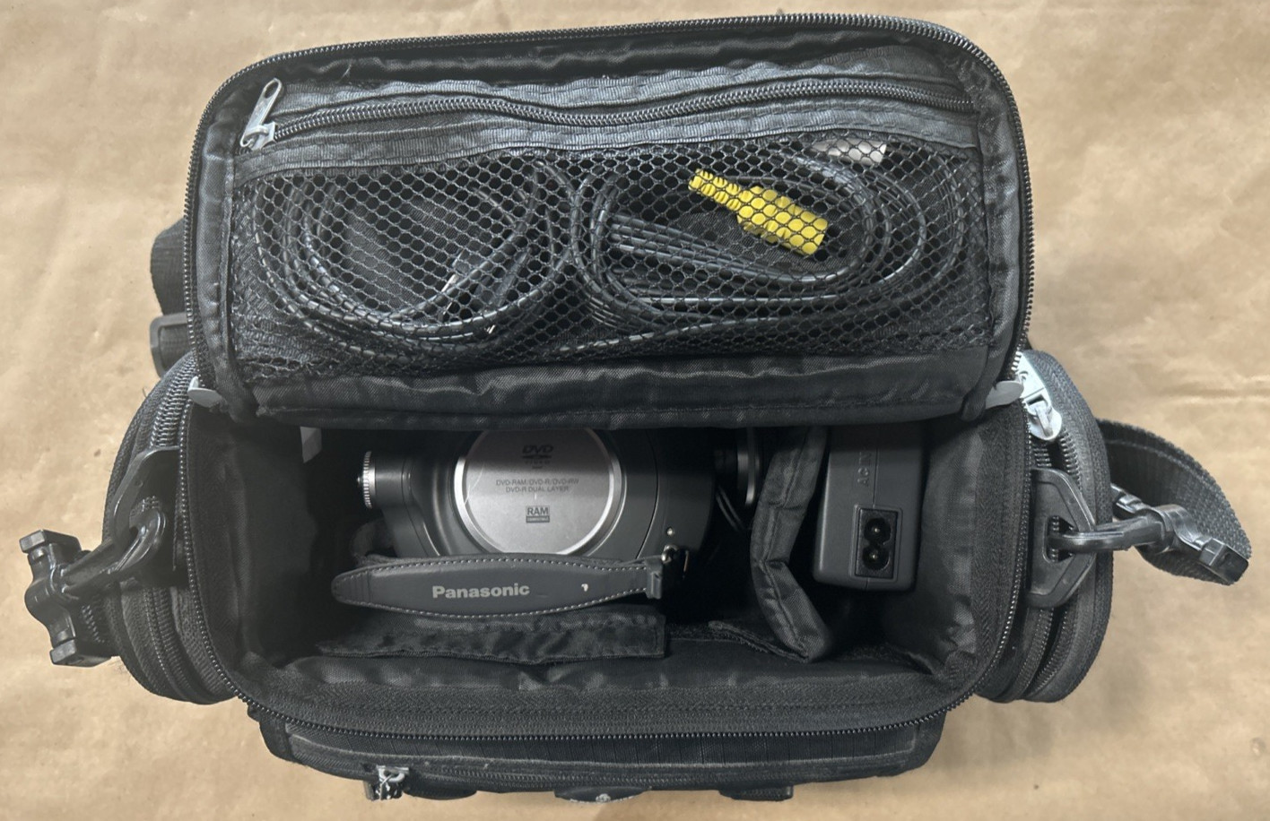 PANASONIC PALMCORDER VIDEO CAMCORDER VDR-D230 WITH BATTERY and bag