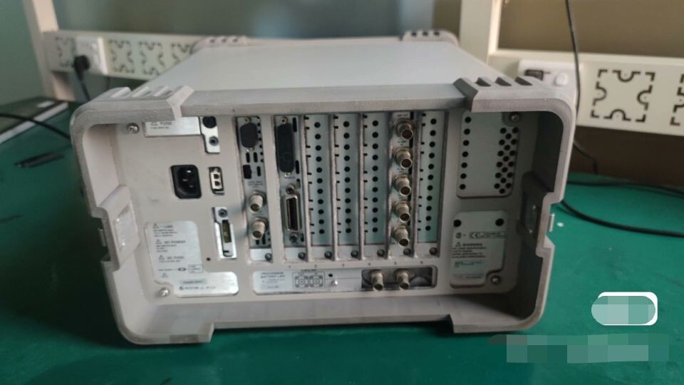Agilent E4403B Spectrum Analyzer 9 kHz-3.0 GHz with trace source