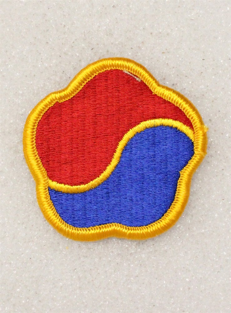 Army patch 3352 - 19th Sustainment Command w/merrowed edge