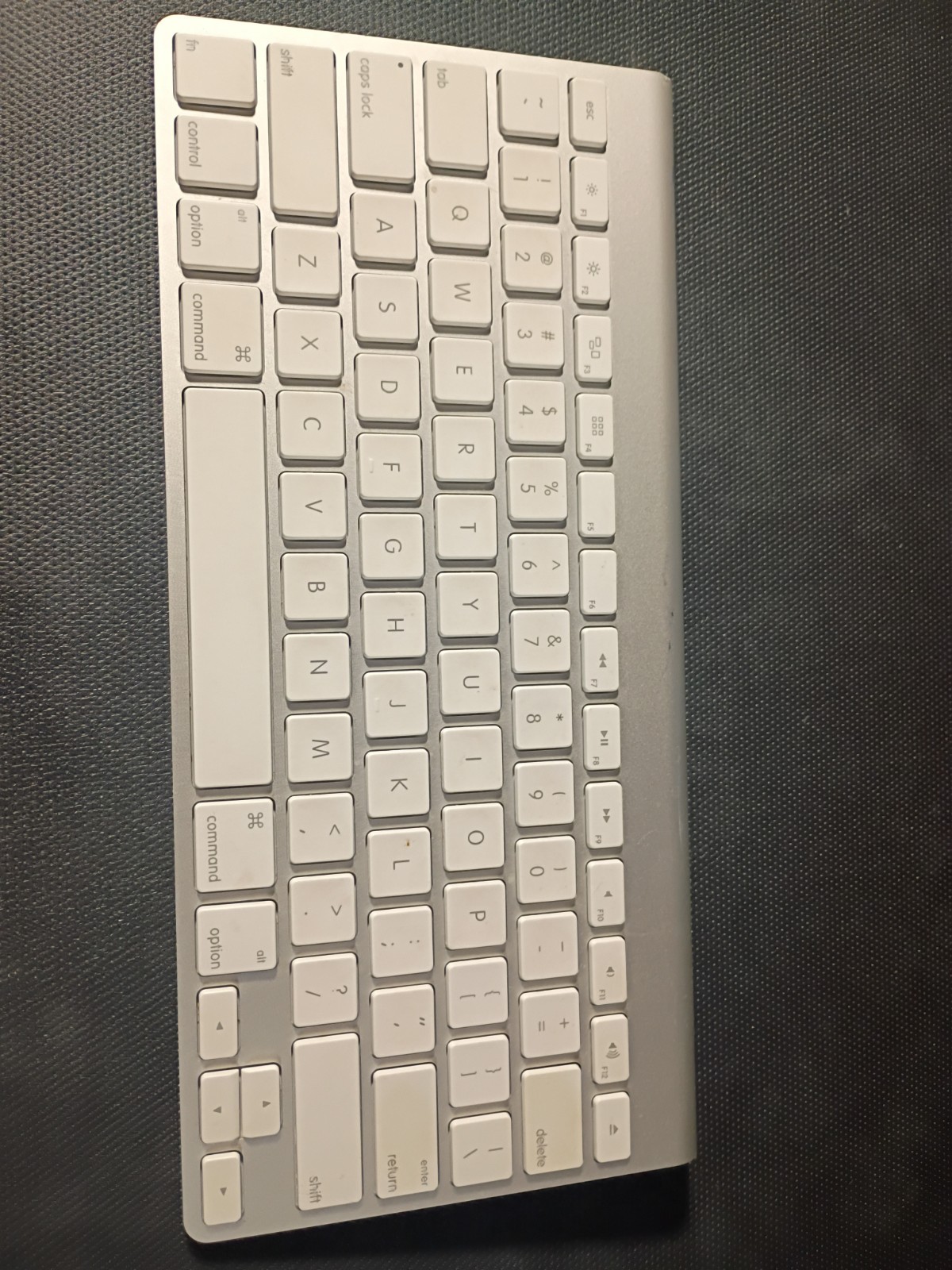 Apple A1314 Wireless Bluetooth Keyboard Silver (Used) Works As It Should Tested