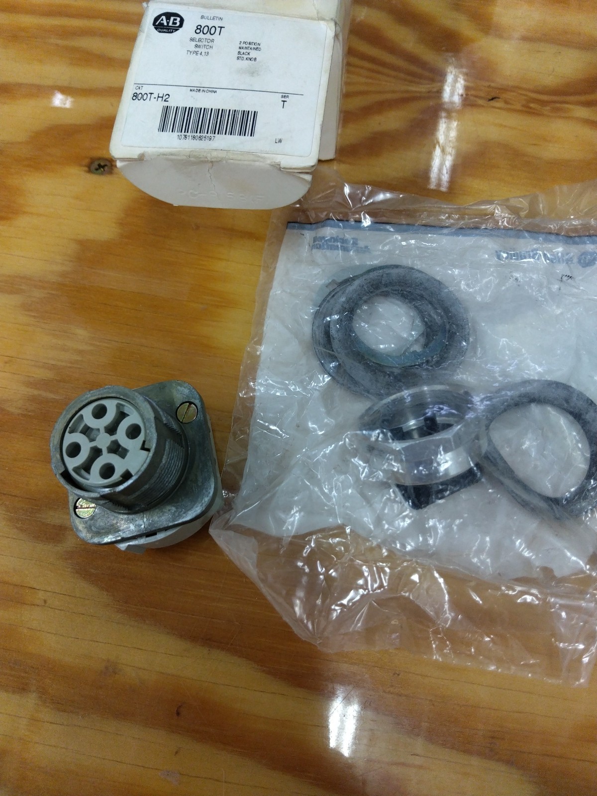 Allen Bradley 800T-H2 Selector Switch