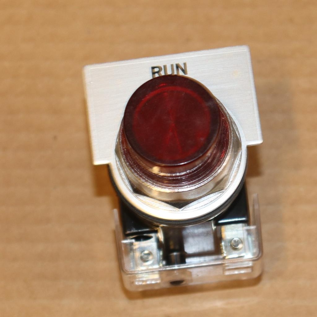 One Siemens Red Pilot Run Light 52PA4G2 120V New Pull from Combination Starter