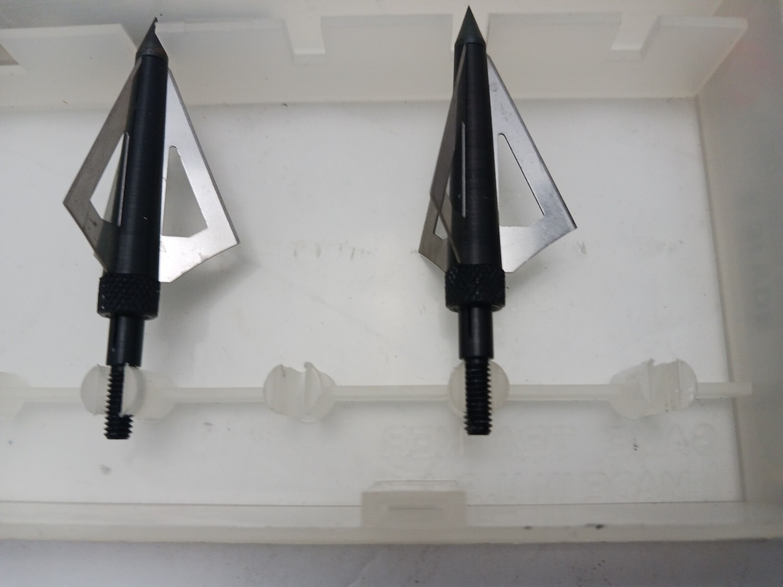 Game Tracker Terminator Broadheads 125 Grain 2 Pack + 9 Practice Tips