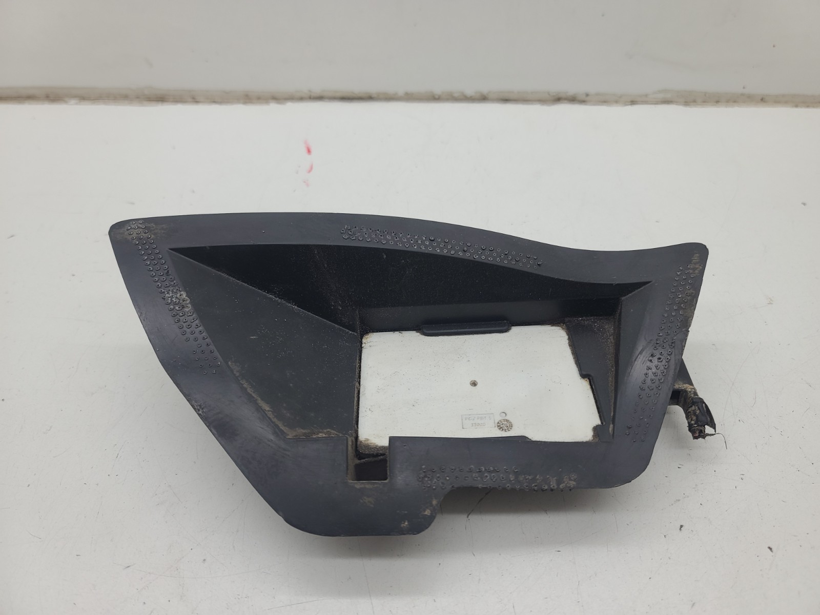 2013 -2017 GM Traverse Enclave Rear Right Object Alert Sensor Bracket 22844882