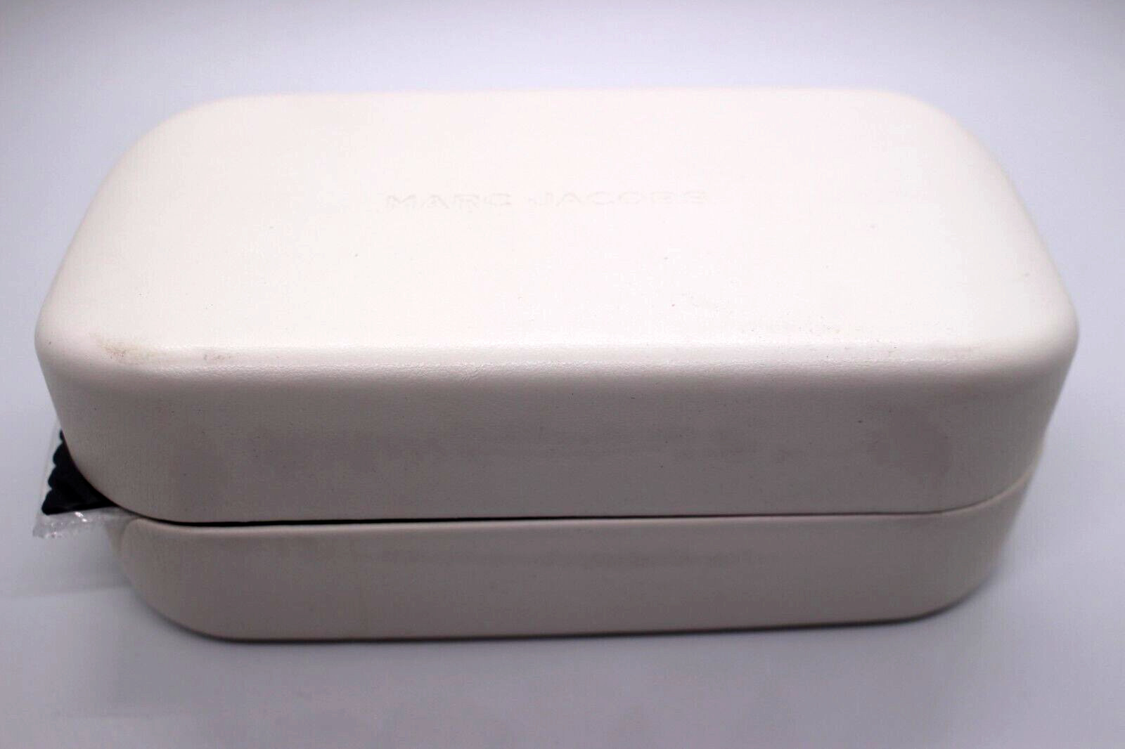 MARC JACOBS HARD CLAMSHELL EYEGLASSES CASE LARGE WHITE