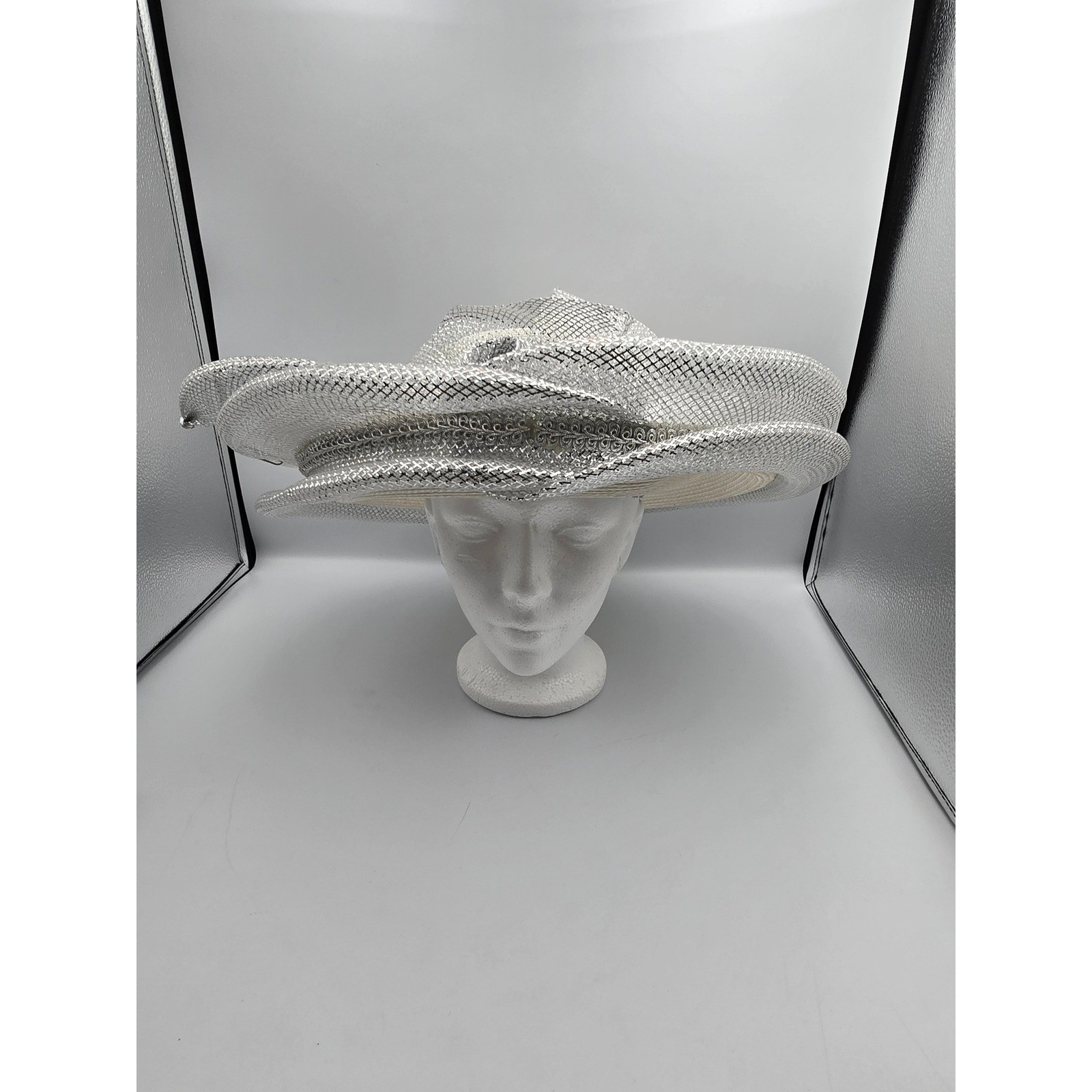 Unbranded Dress Hat Womens One Size Cream Silver Excellent Kentucky Derby Church