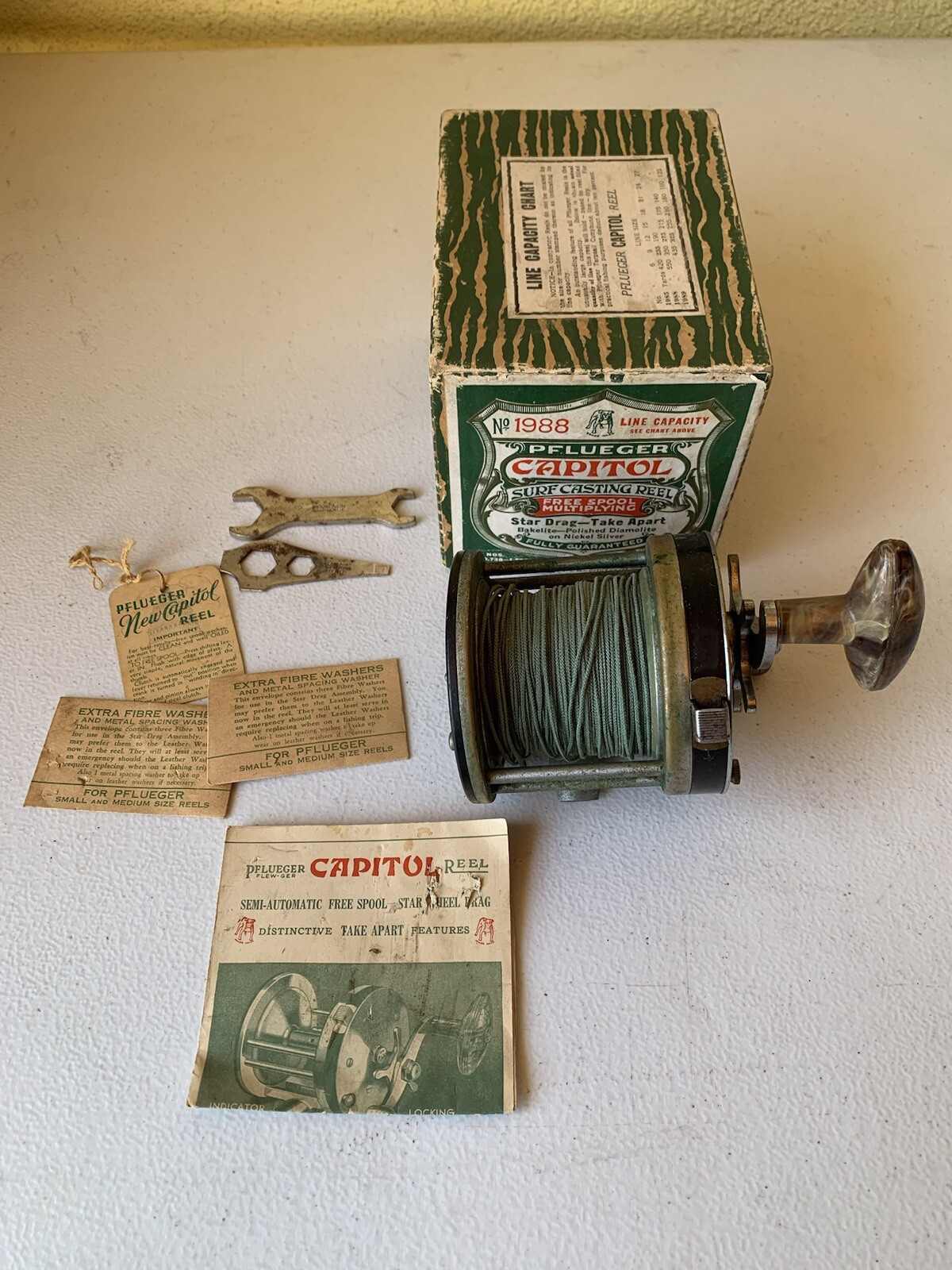 VINTAGE  PFLUEGER 1988 Capitol Bakelite Saltwater Casting Reel In Box LEVELWIND