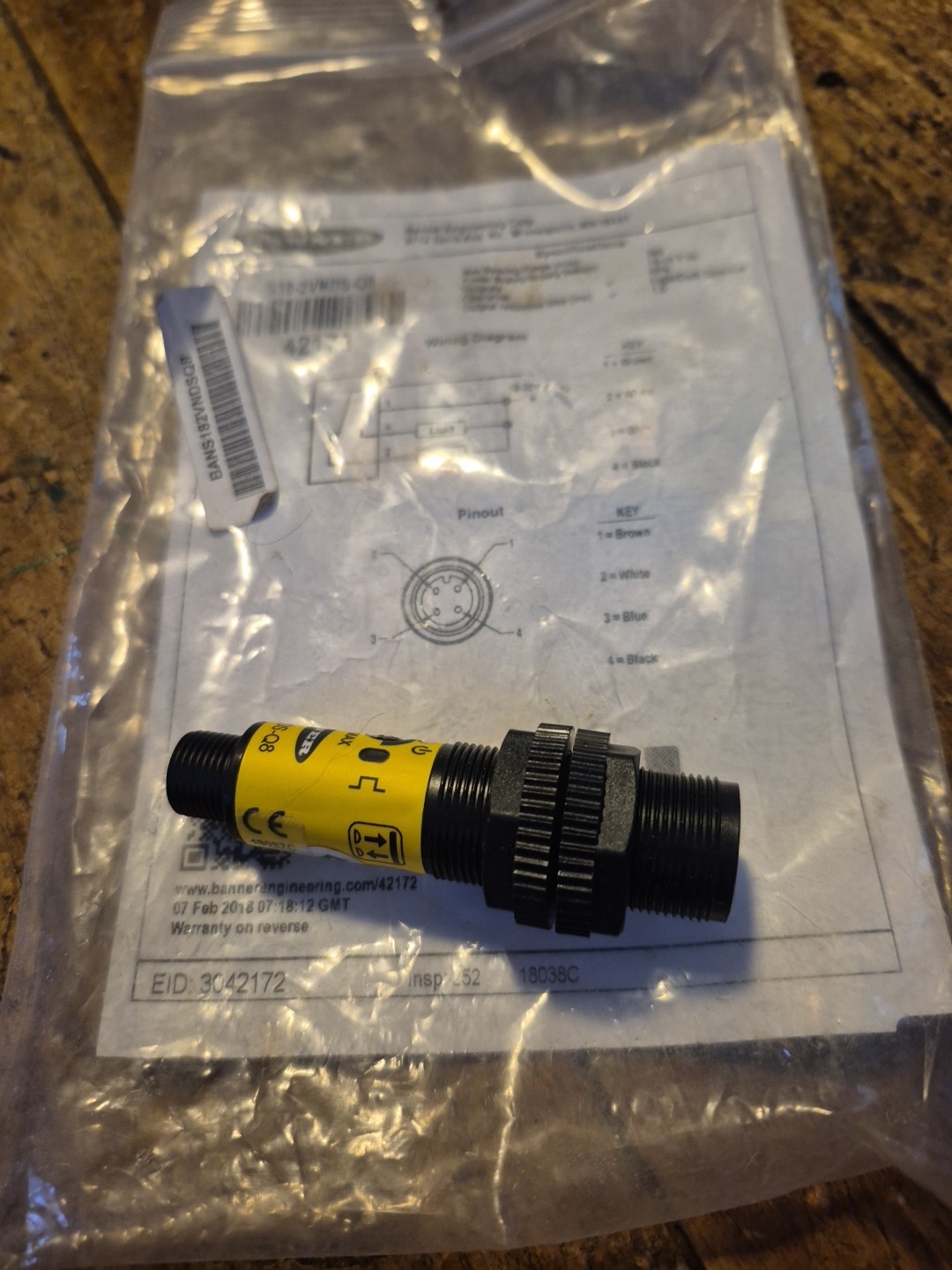 Banner Engineering Corp. S18-2VNDS-Q8 Photoelectric Sensor Used