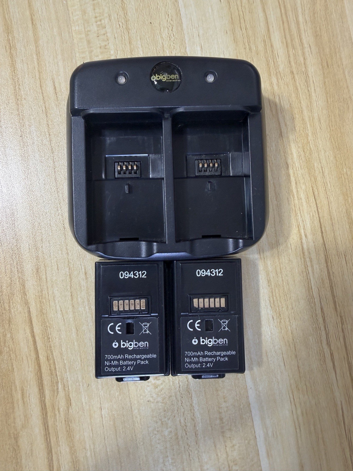 Bigben Battery Chargerfor Xbox 360 with Dual Charging Station - Tested