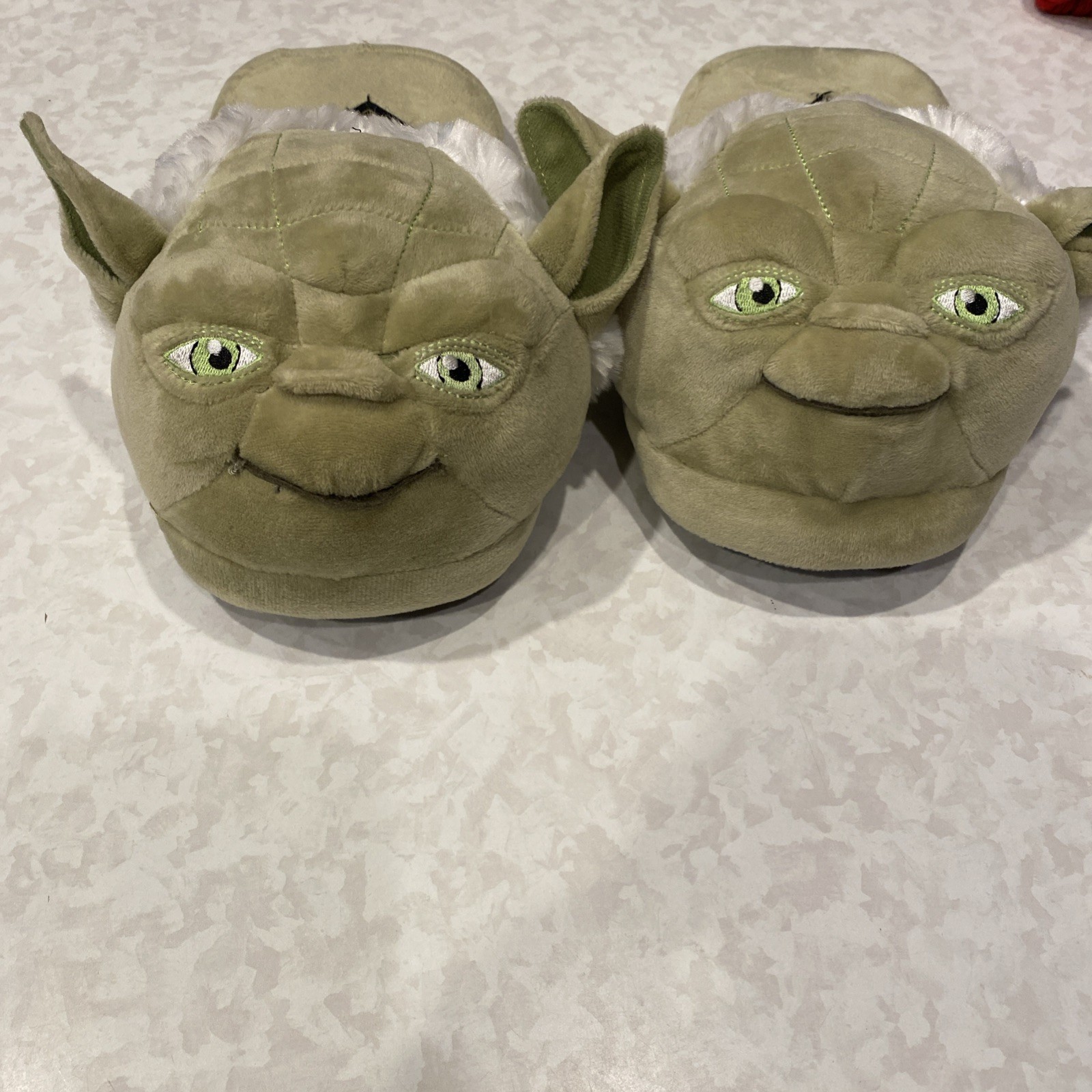 Star Wars Adult Unisex 3D Yoda Green Plush slip-on slippers Size L