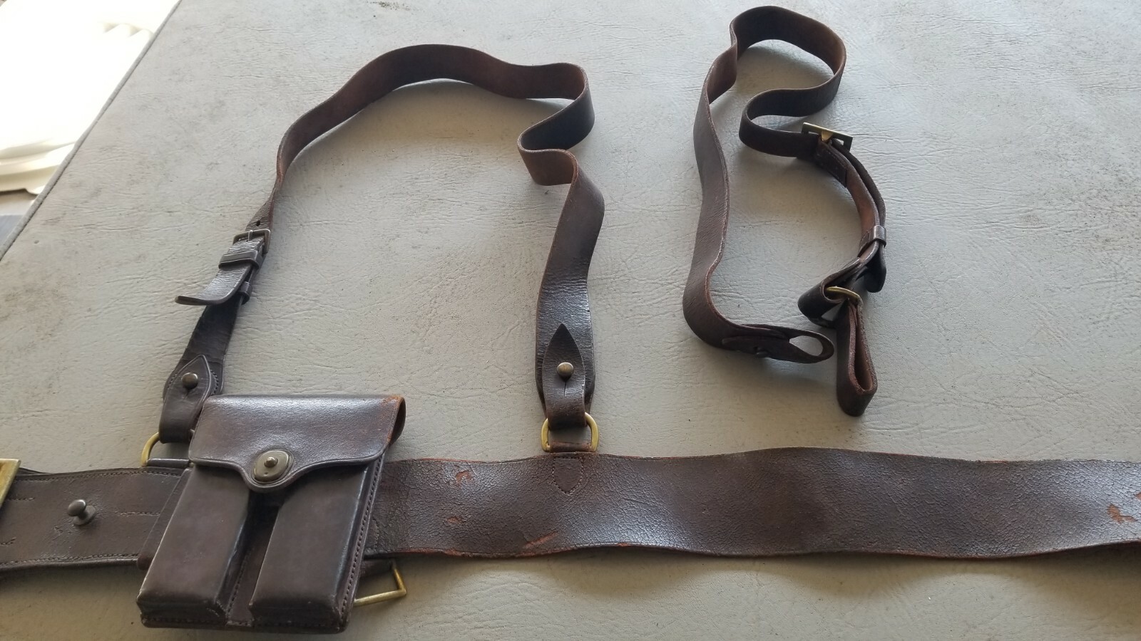 WWII UK Army Officer's Leather Brown Belt w/Shoulder Strap & Ammo case Pea Co