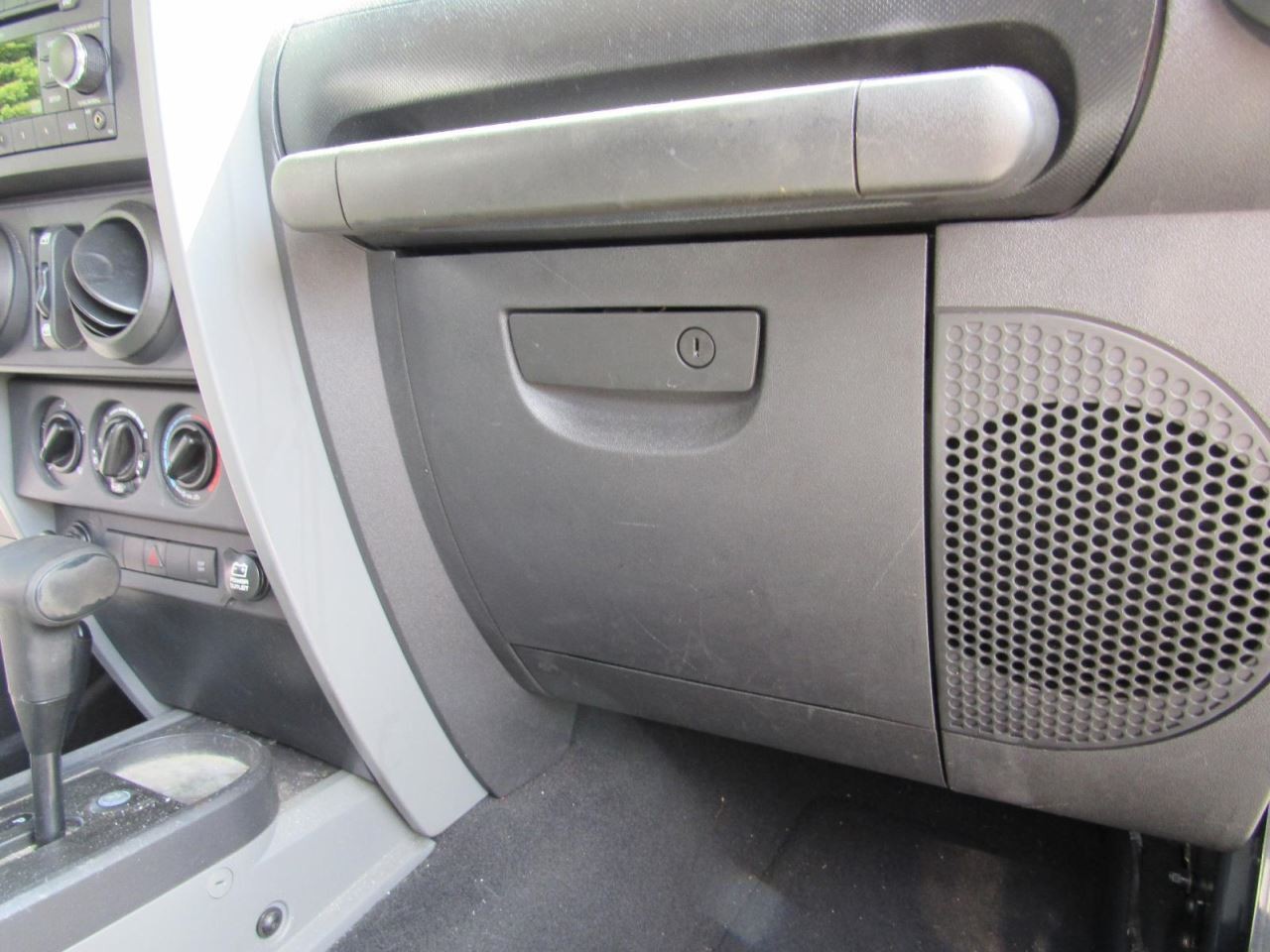 TJ        2008 Glove Box 1075297
