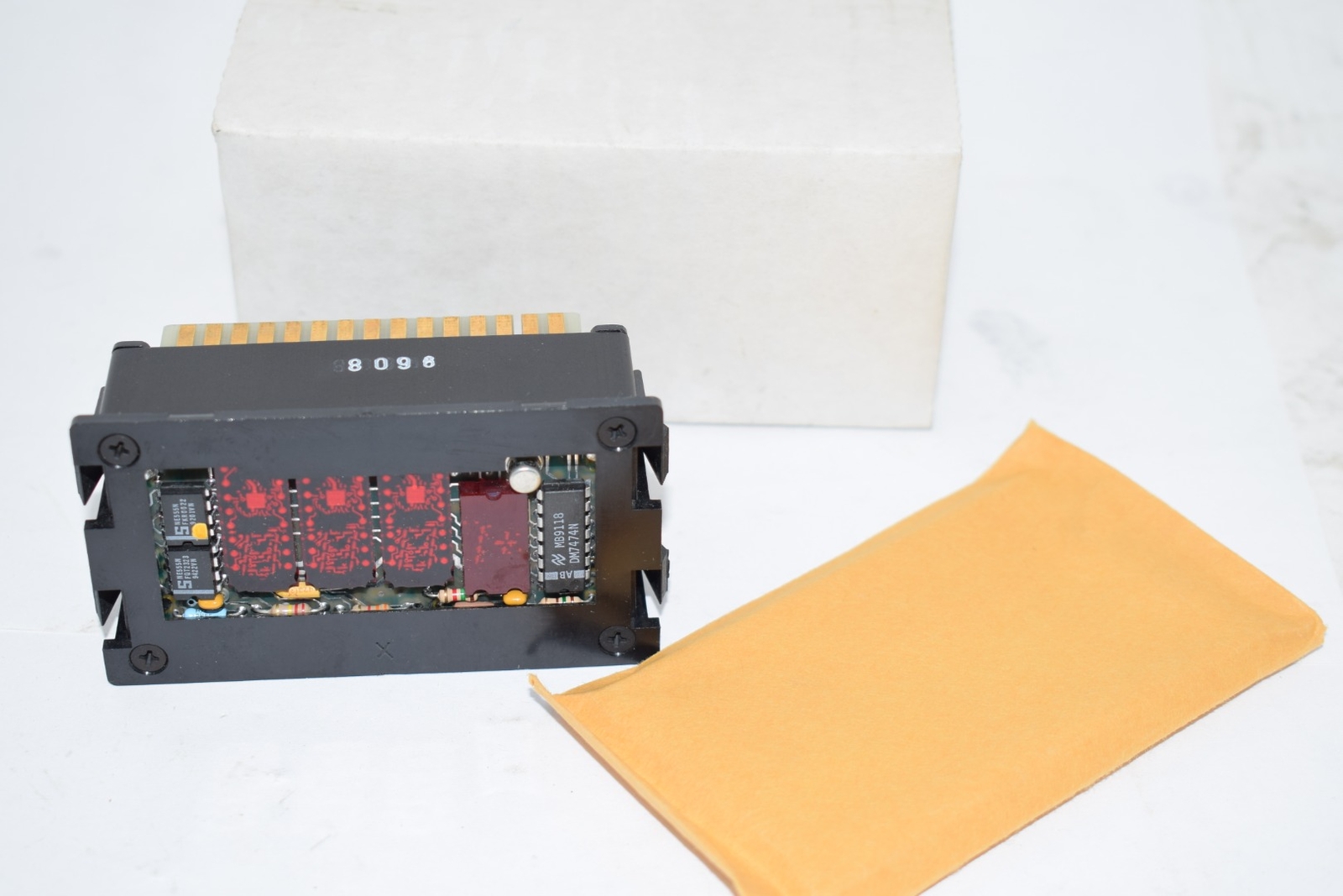 NEW Intronics INT2010 Digital Indicator Meter PLC