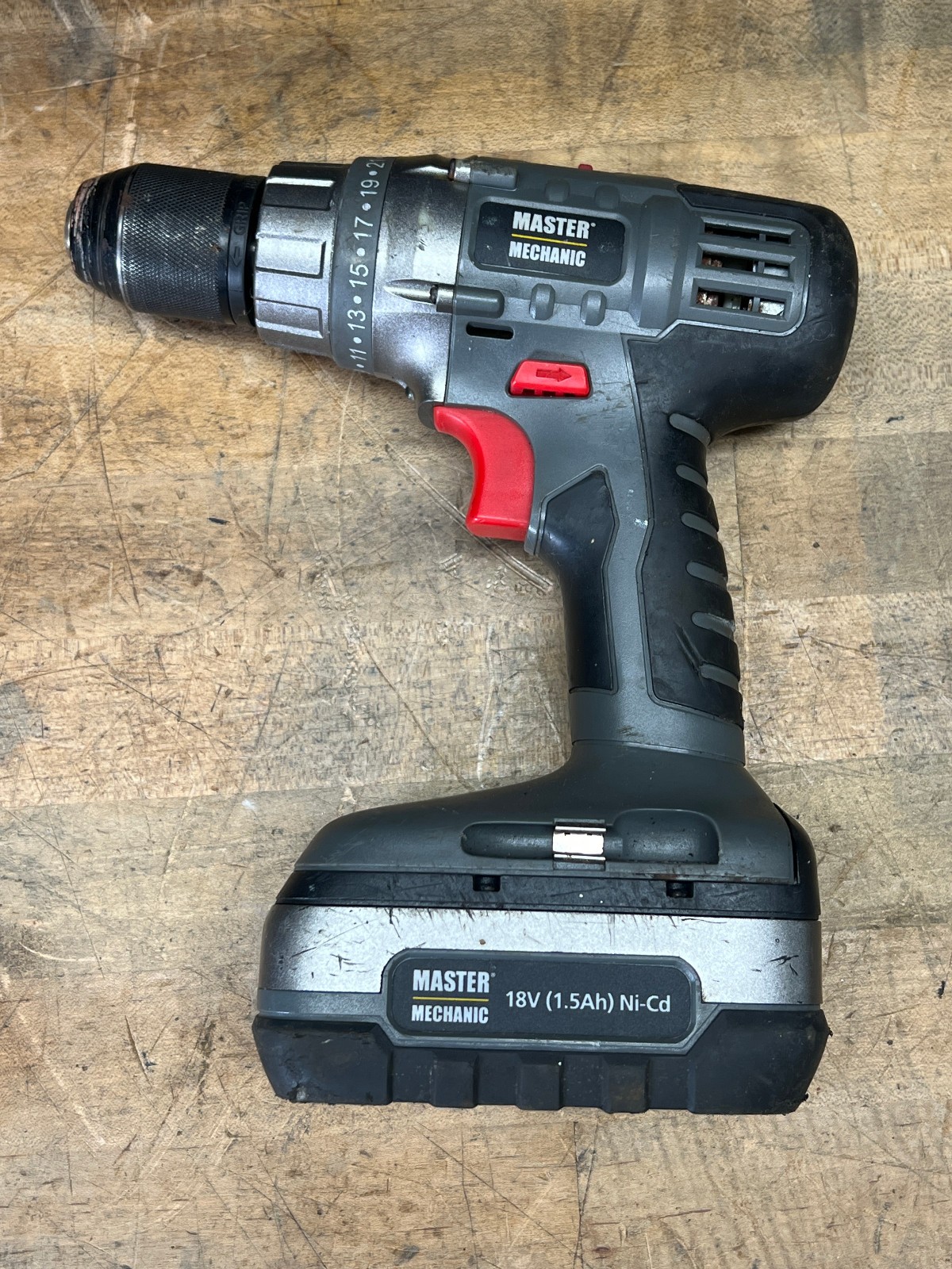 master mechanic 3/8 cordless drill 134453 18v Battery unknown condition