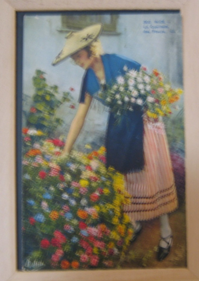 ANTIQUE WOMAN FLOWERS POSTCARD COLORFUL SCRAPBOOKING CRAFTS GREAT AMERICANA !!