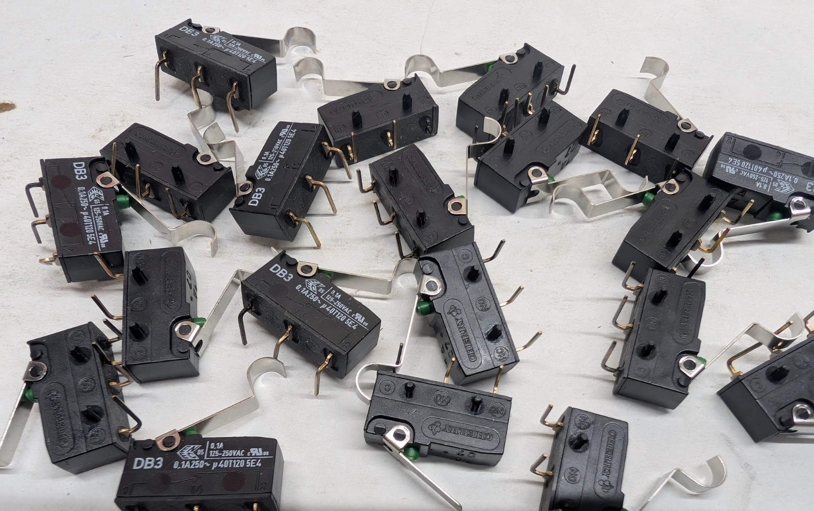 20x Cherry DB3C-D3UB DB3 Subminiature Snap Action Microswitches 0.1A Right Angle