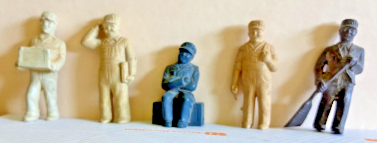 MARX FREIGHT STATION WORKERS-  COMPLETE SET!!