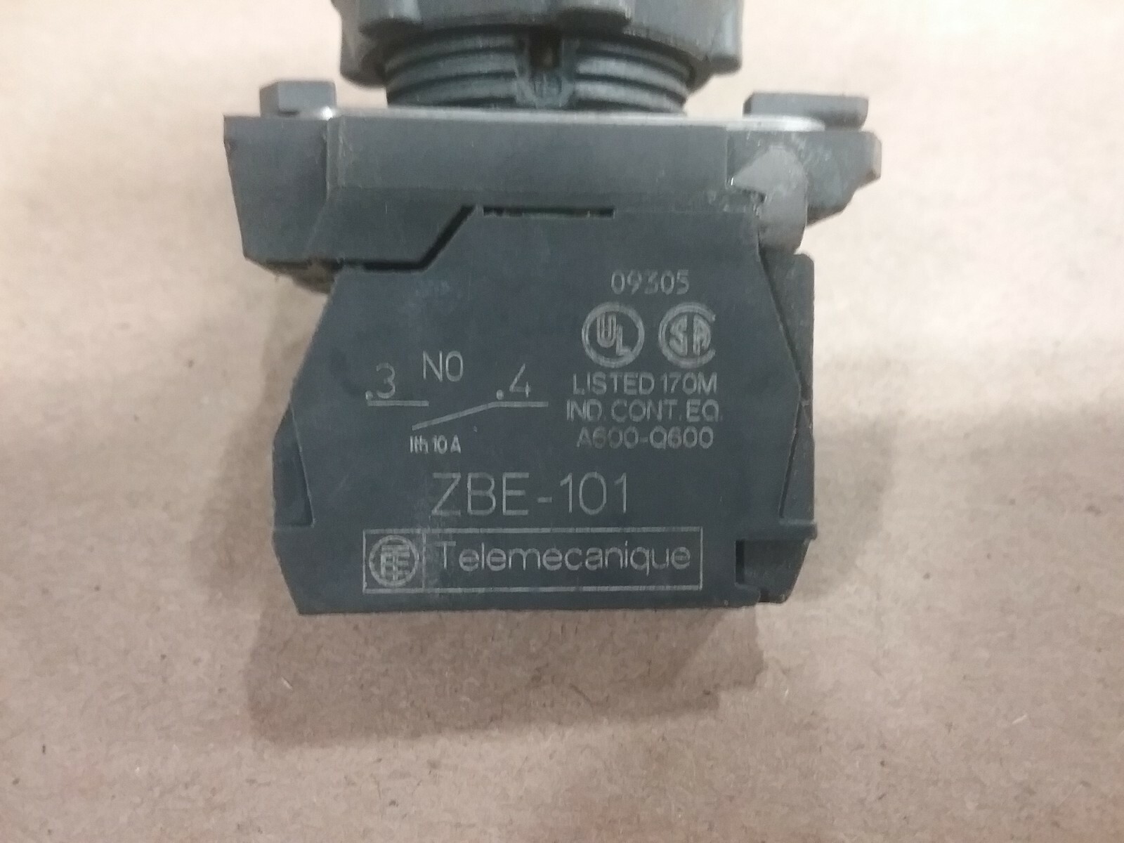 Telemecanique ZBE-101 2-Position Selector Switch #01G91