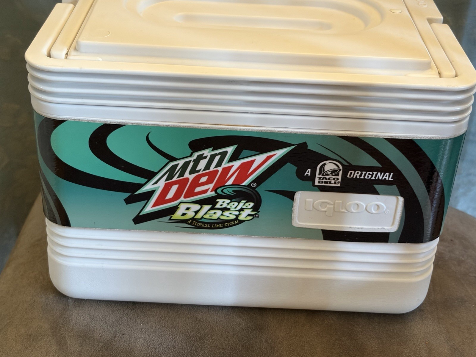 Mountain Dew Baja Blast Taco Bell Igloo 6 Pack Cooler Rare Item EXCELLENT
