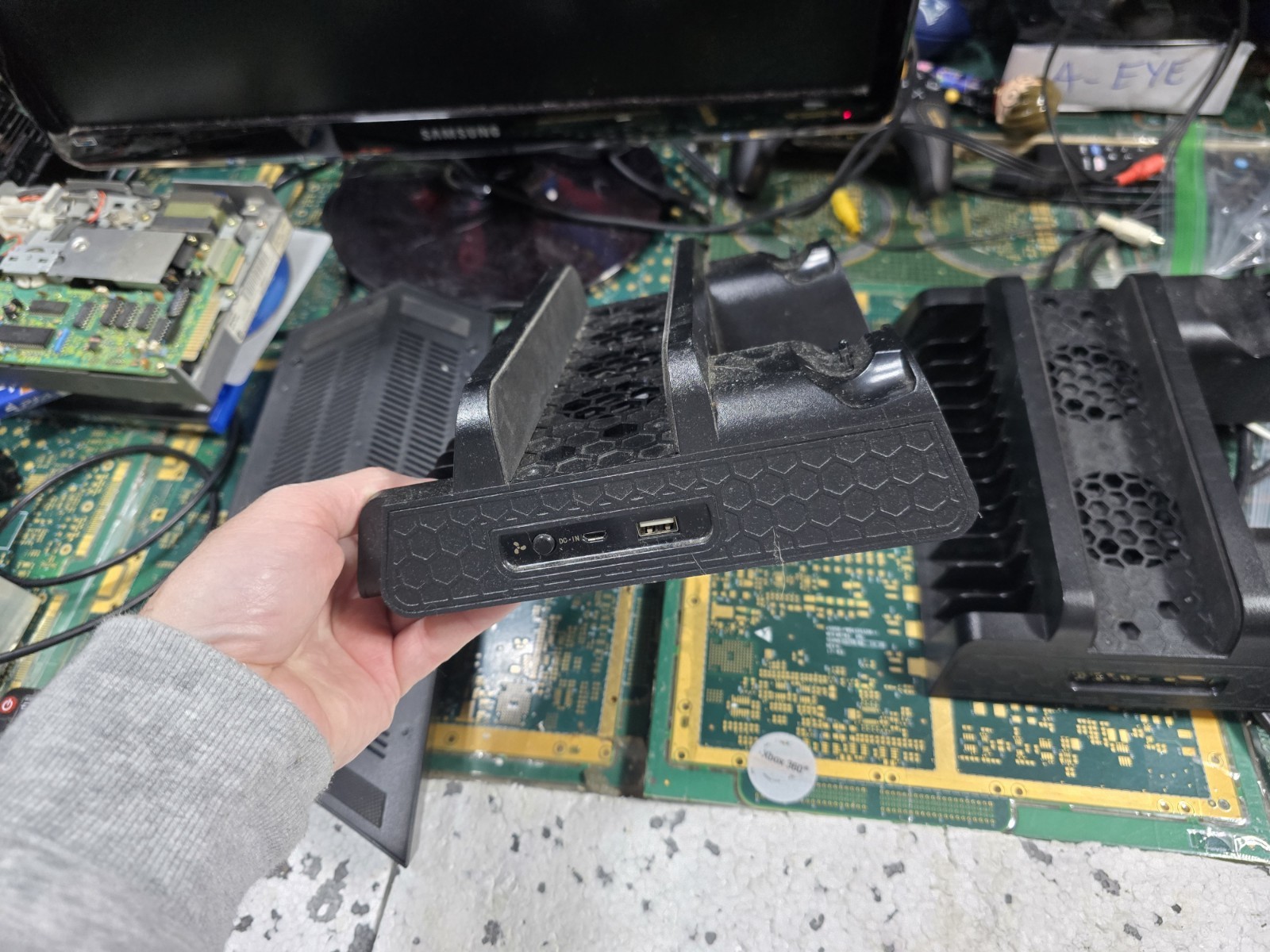 DOBE -Dock -PS4 Pro/Slim 2 Controllers Charging Cooling Fan & 2 EXACT Others