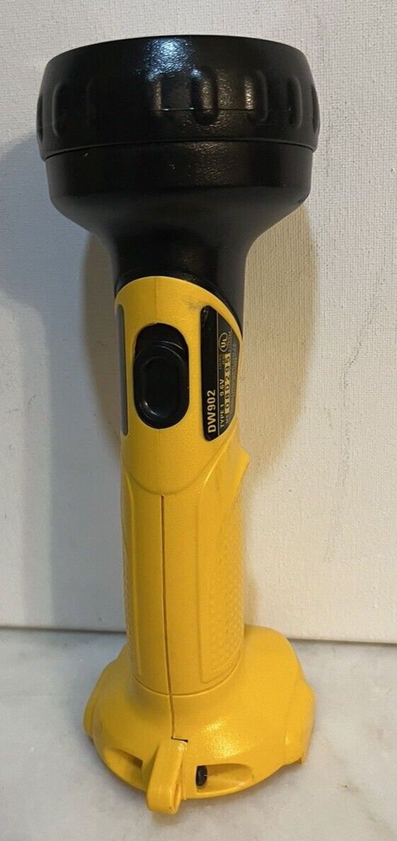 DEWALT DW902 - 9.6 Volt Cordless Flashlight Work Light Tool Only