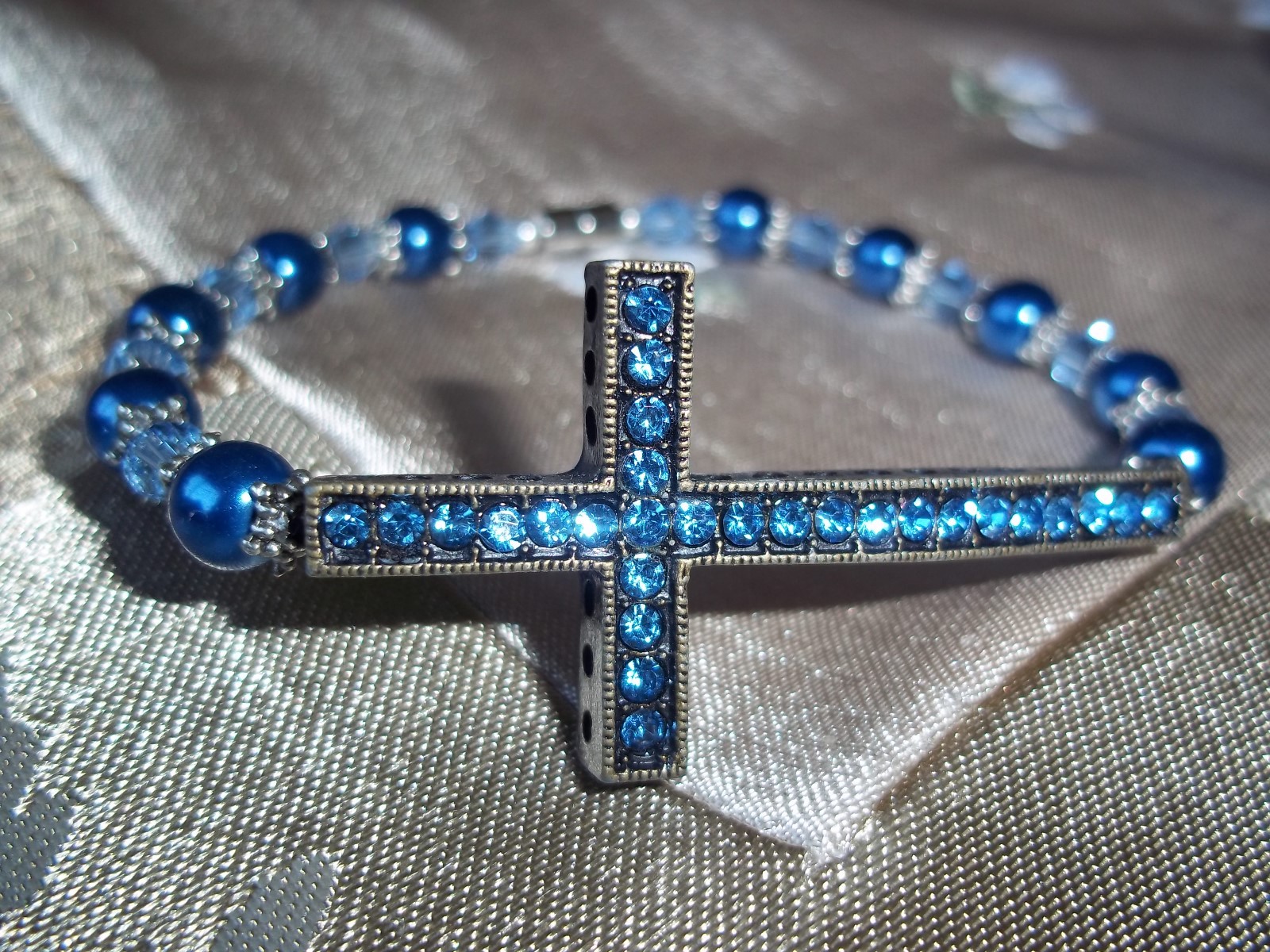 7 1/2 in BLUE Pearl & BLUE Crystal Bead Cross MAGNETIC Clasp Bracelet  L-06