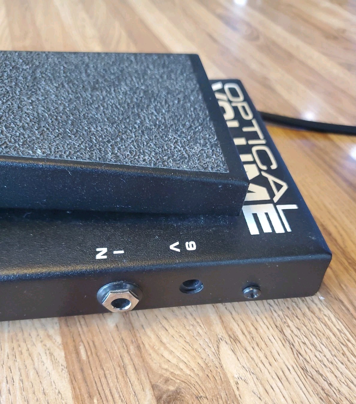 Morley EOV Optical Volume Pedal for Guitar Bass W/ Short Patch Cable Bundle