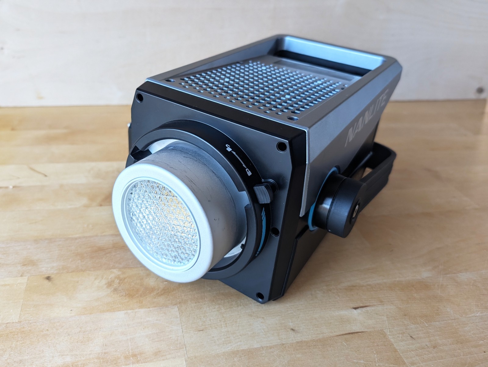 Nanlite FC500C RGB LED Spotlight